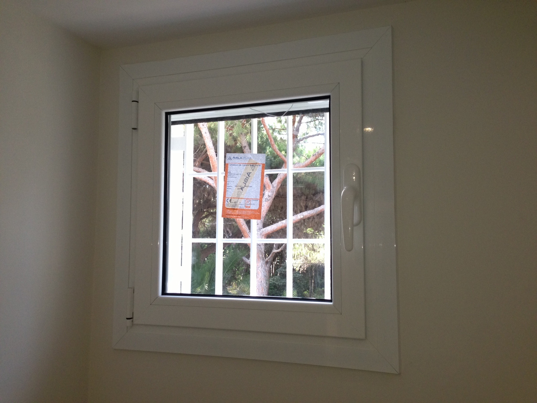 Ventana de aluminio instalada