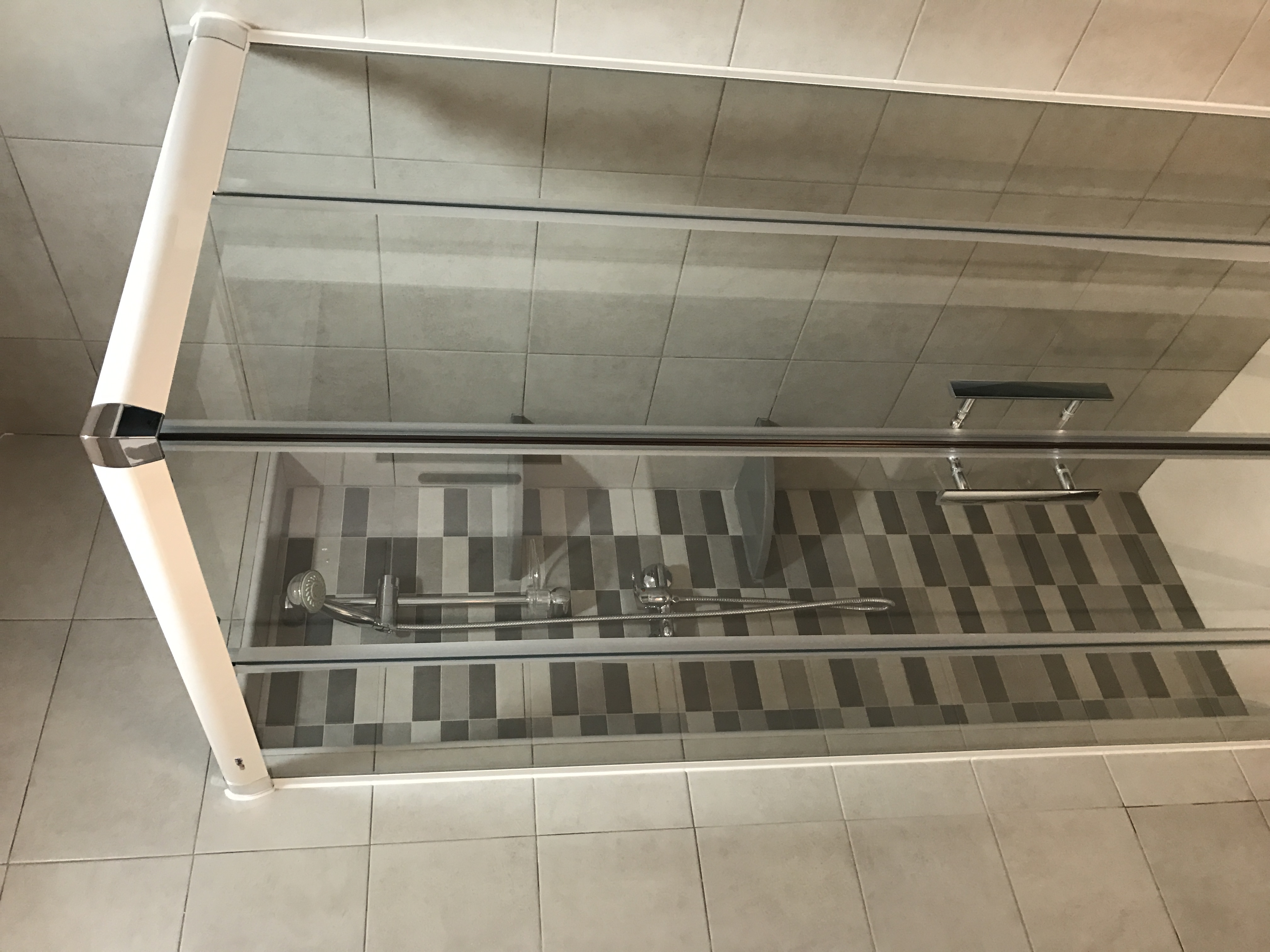 Mampara de baño instalada